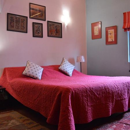 G 49 Bed & Breakfast Új-Delhi Kültér fotó