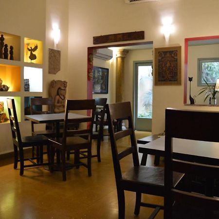 G 49 Bed & Breakfast Új-Delhi Kültér fotó