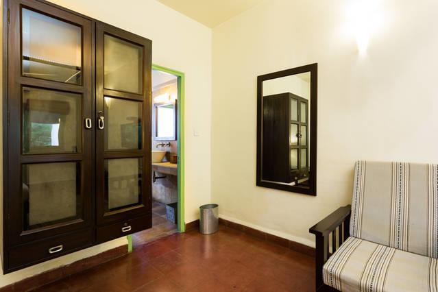 G 49 Bed & Breakfast Új-Delhi Kültér fotó