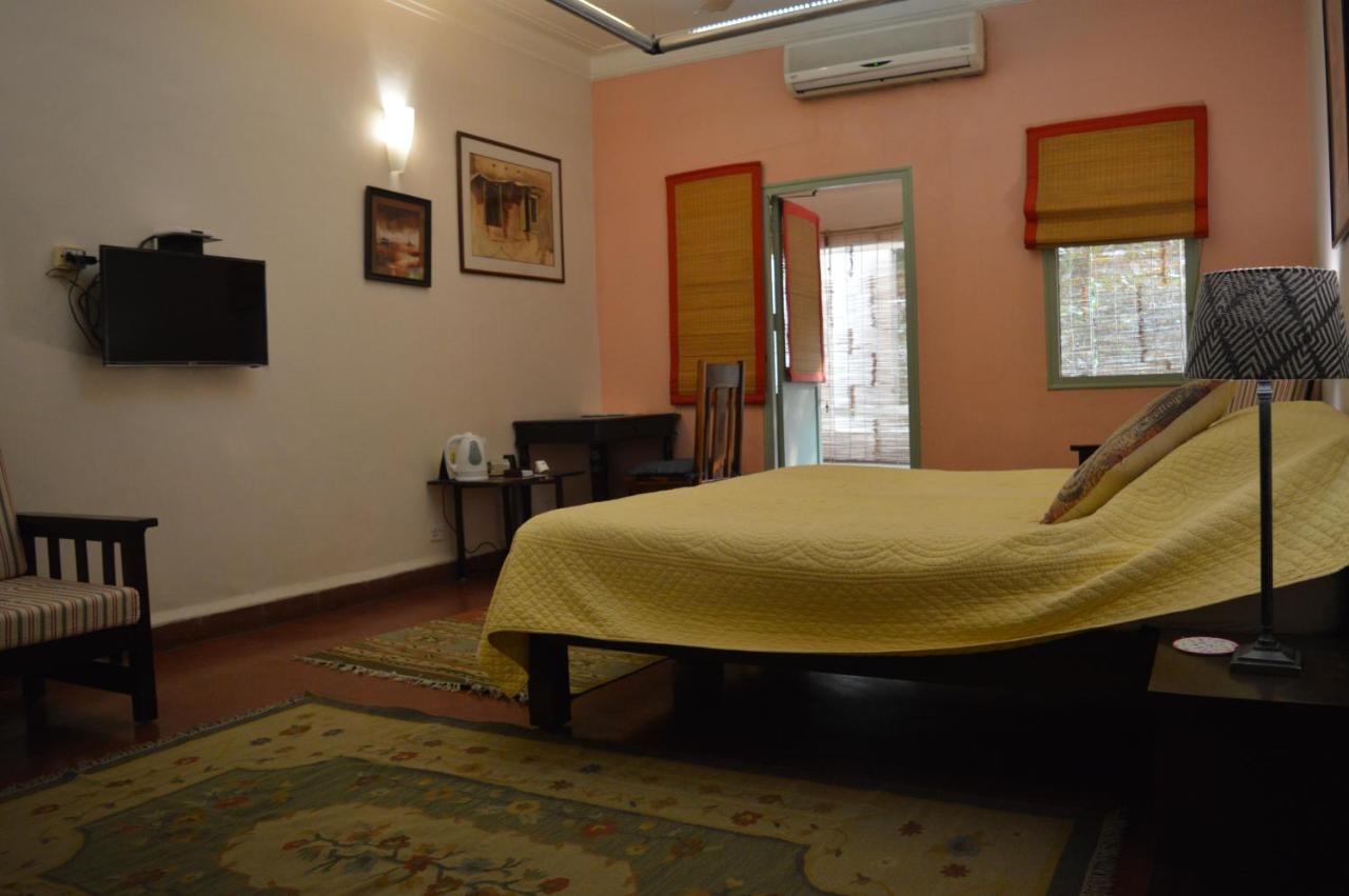 G 49 Bed & Breakfast Új-Delhi Kültér fotó