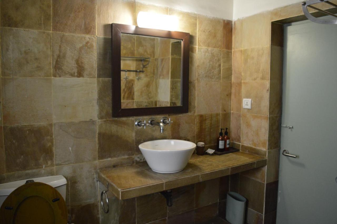 G 49 Bed & Breakfast Új-Delhi Kültér fotó